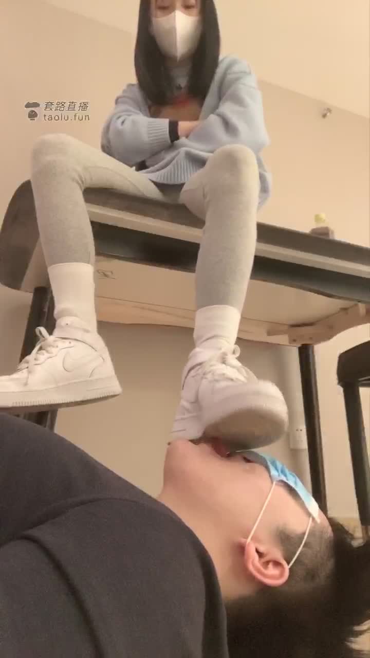 阿月空军一号第一次现实的贱奴58-09