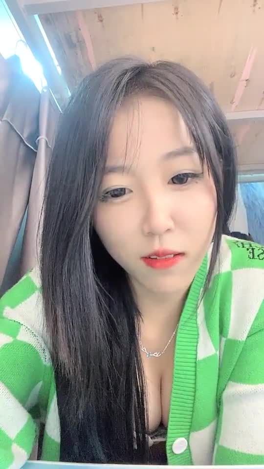 【一叶页甜甜也辣】超可爱~揉奶舔奶秀身材极诱惑【24V】 (21)