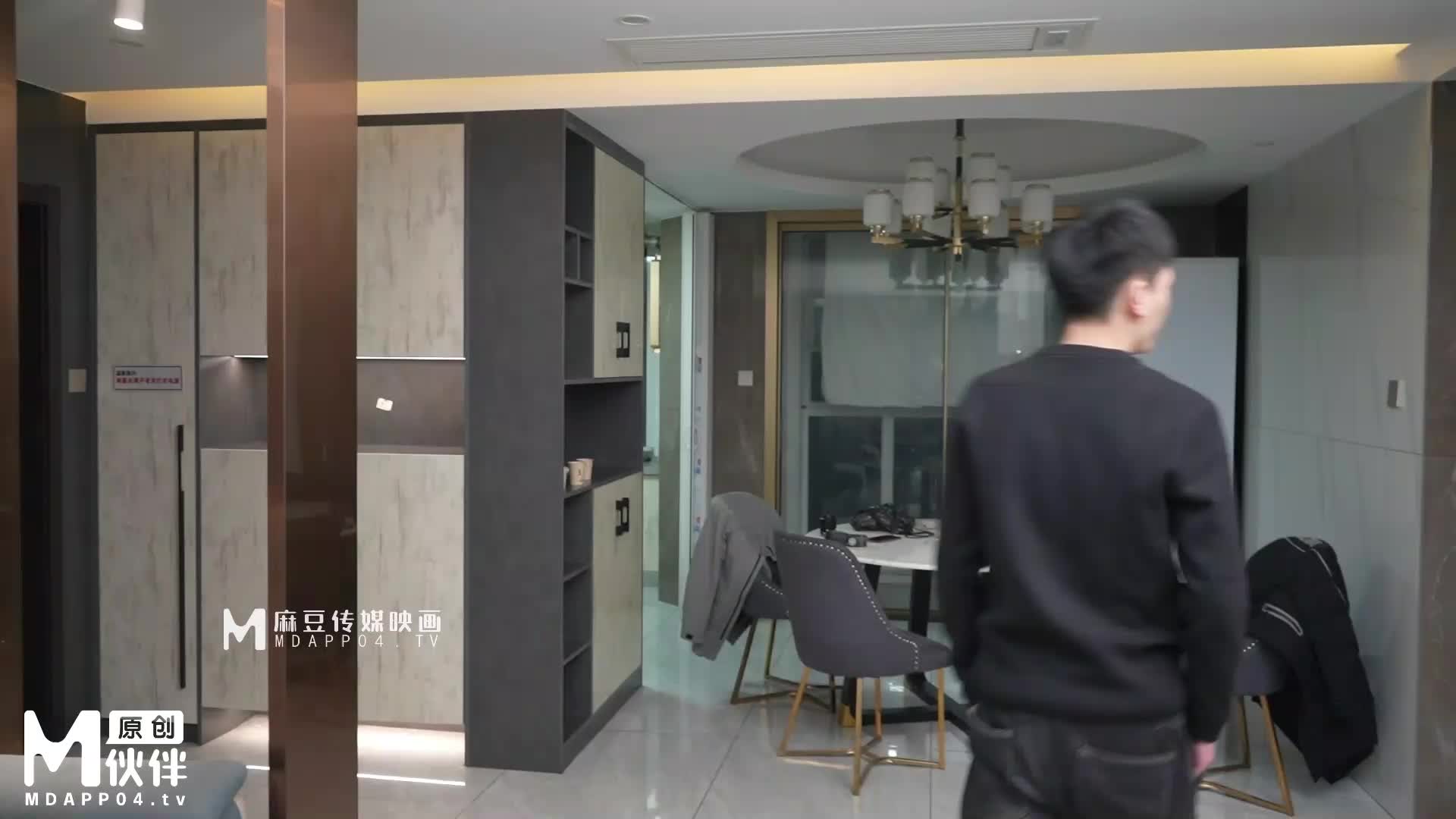 绝对领域LY-013误入妹妹的秘密花园