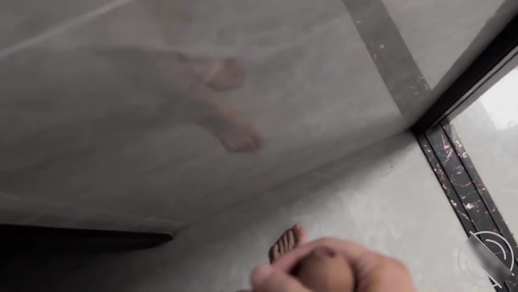 17忍不住强上了刚打扮好准备出去玩的妹妹，撕破黑丝绑住双手艹了起来