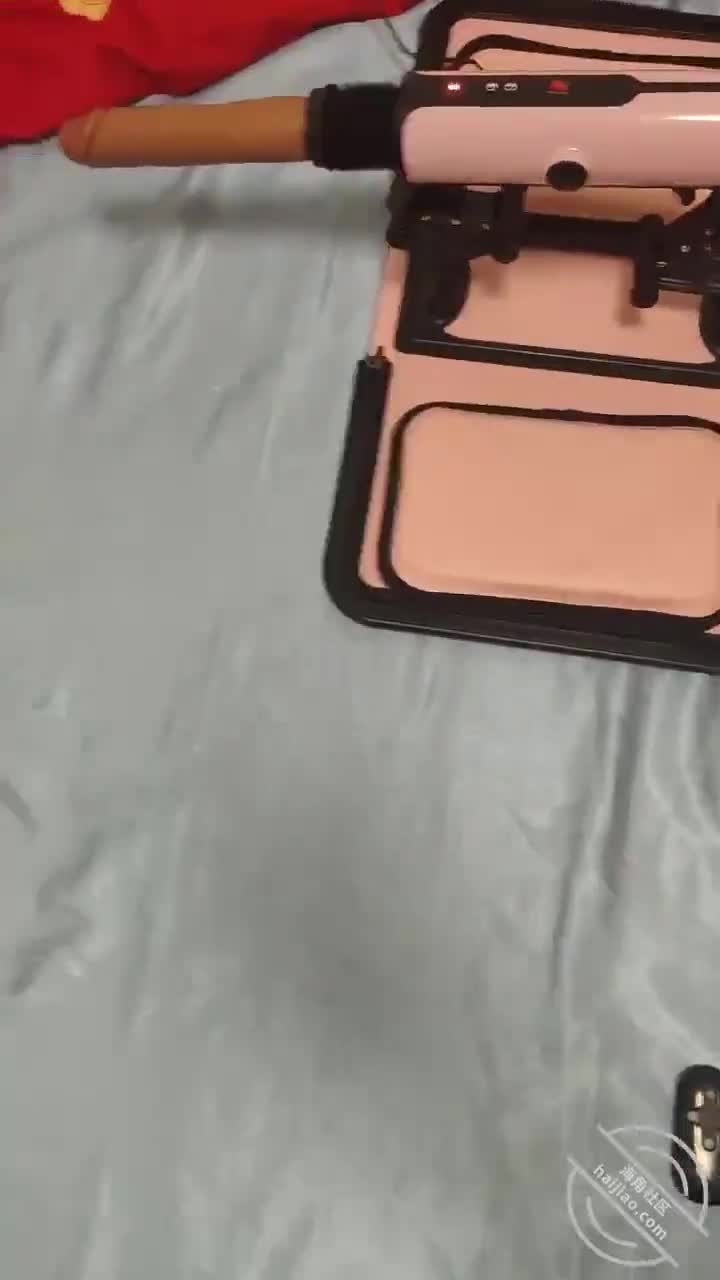 海角社区叔嫂偷情乱伦 先用炮机把嫂子插到痉挛，再用大鸡巴狠狠的操嫂子骚逼海角社区