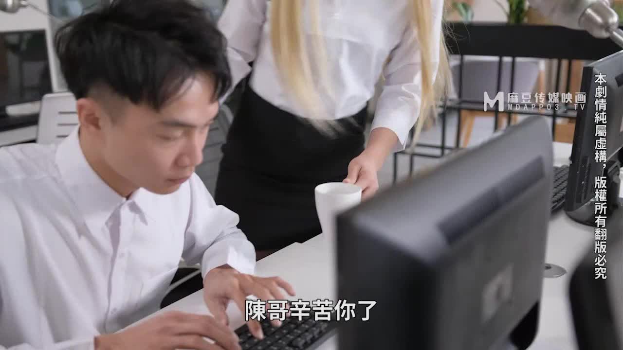 RR-012 办公室激情中出勾引同事被大量内射给工具人的礼物女神的淫欲献身