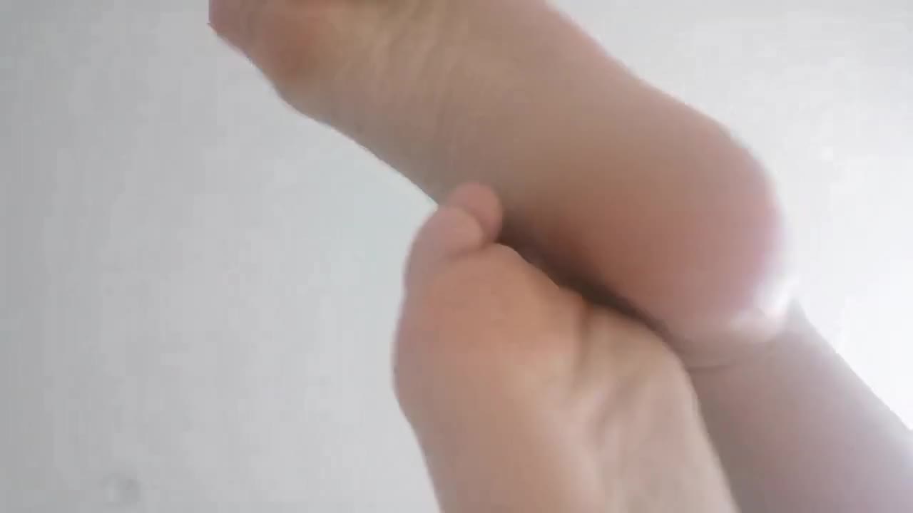 Looking up at her Sexy Feet (ph5d6471c2b9da5)