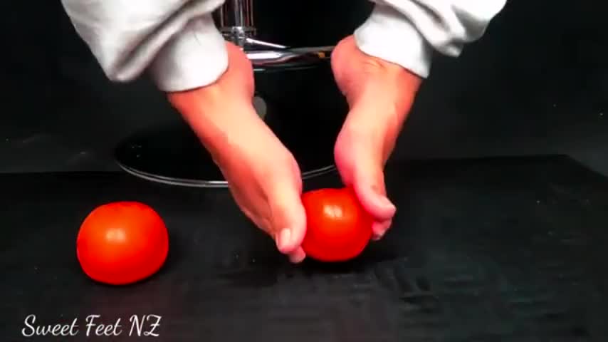 Tomato Squishing with Sweet Feet (ph6097a9ff74ec2)