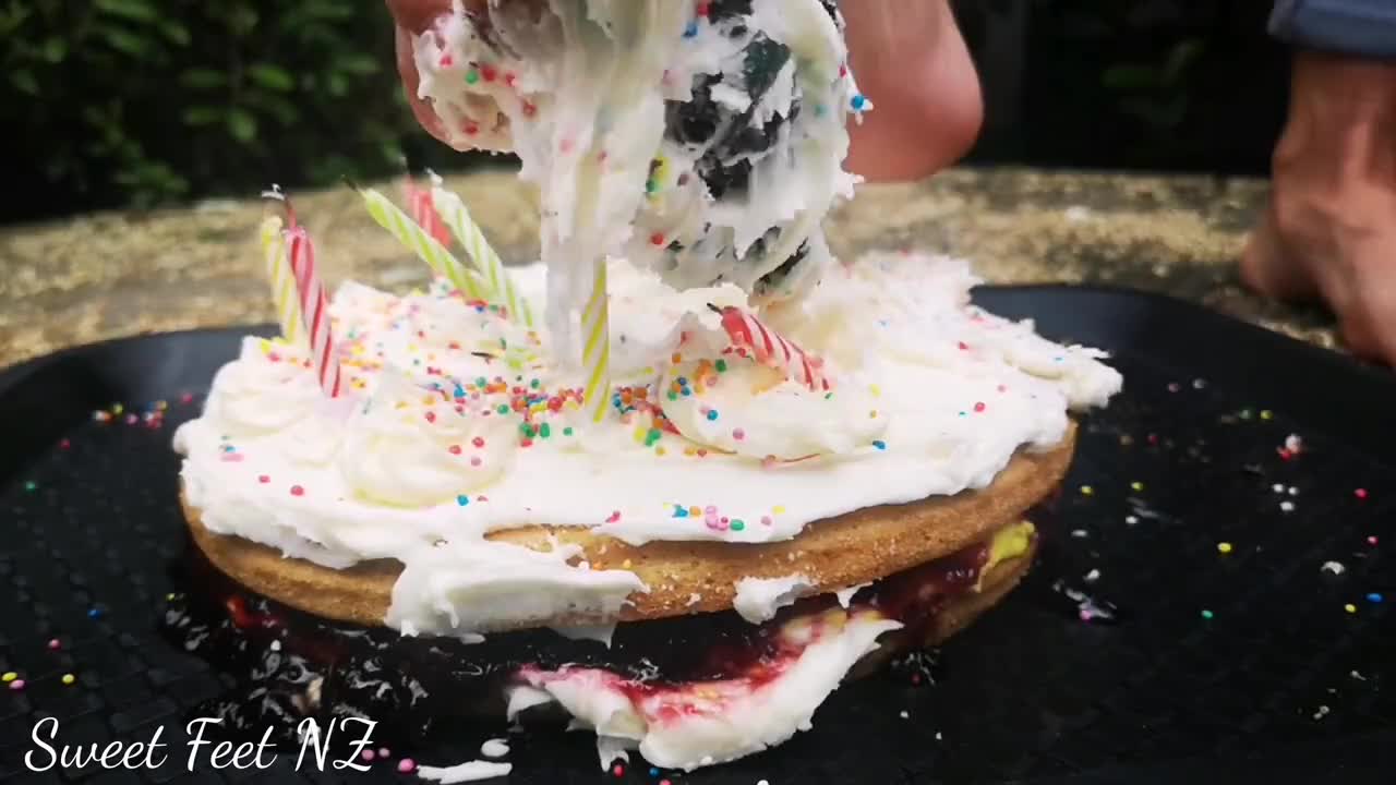 Cake Squishing to satisfy your Foot Fetish (ph5fa87f4b36527)