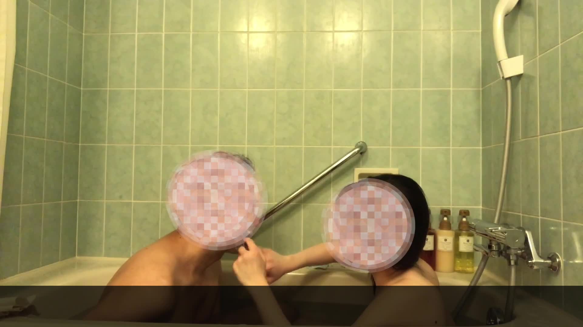 她喝醉了玩弄我的胯下，从清醒过来。一边用酒减弱敏感度，不过一边一边面对面坐着【放出很多吧】的声音在里面射精！ (ph637b891929264)