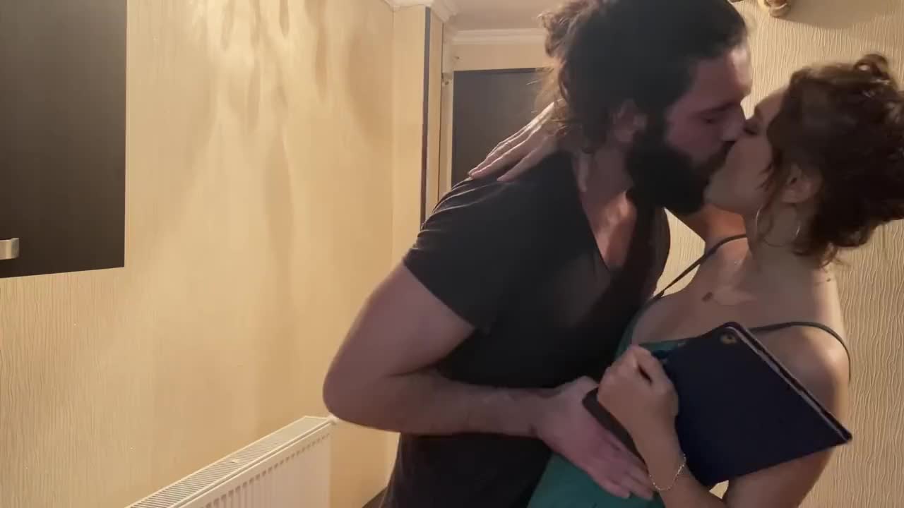 Lustful wife cheats on her husband with her lover, but instead of an orgasm she gets cum on her face