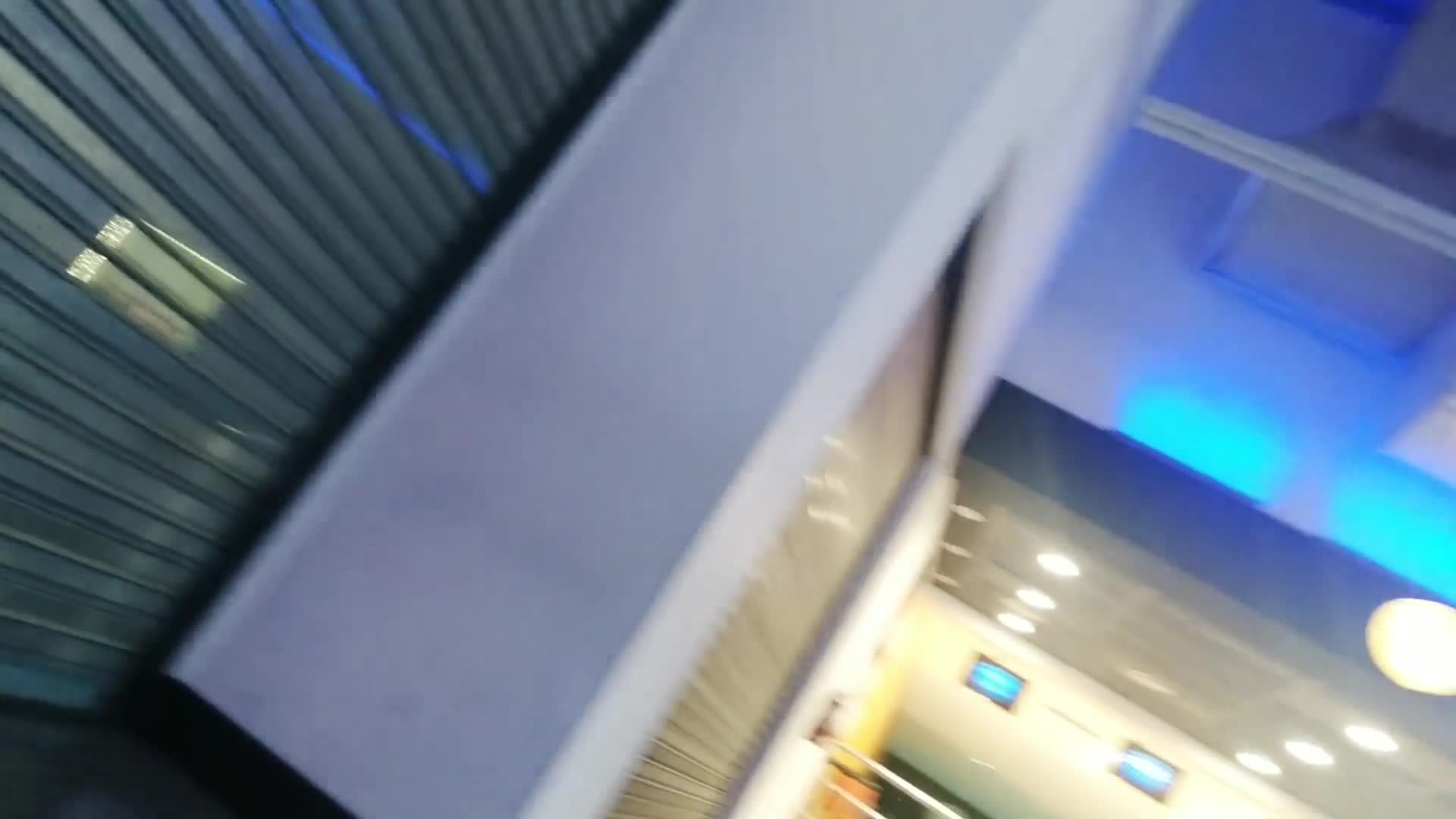 在城市做愛 公共場合 不穿內褲 被窺淫狂 尖叫的女孩要求喝牛奶 (643a20910ae5d)