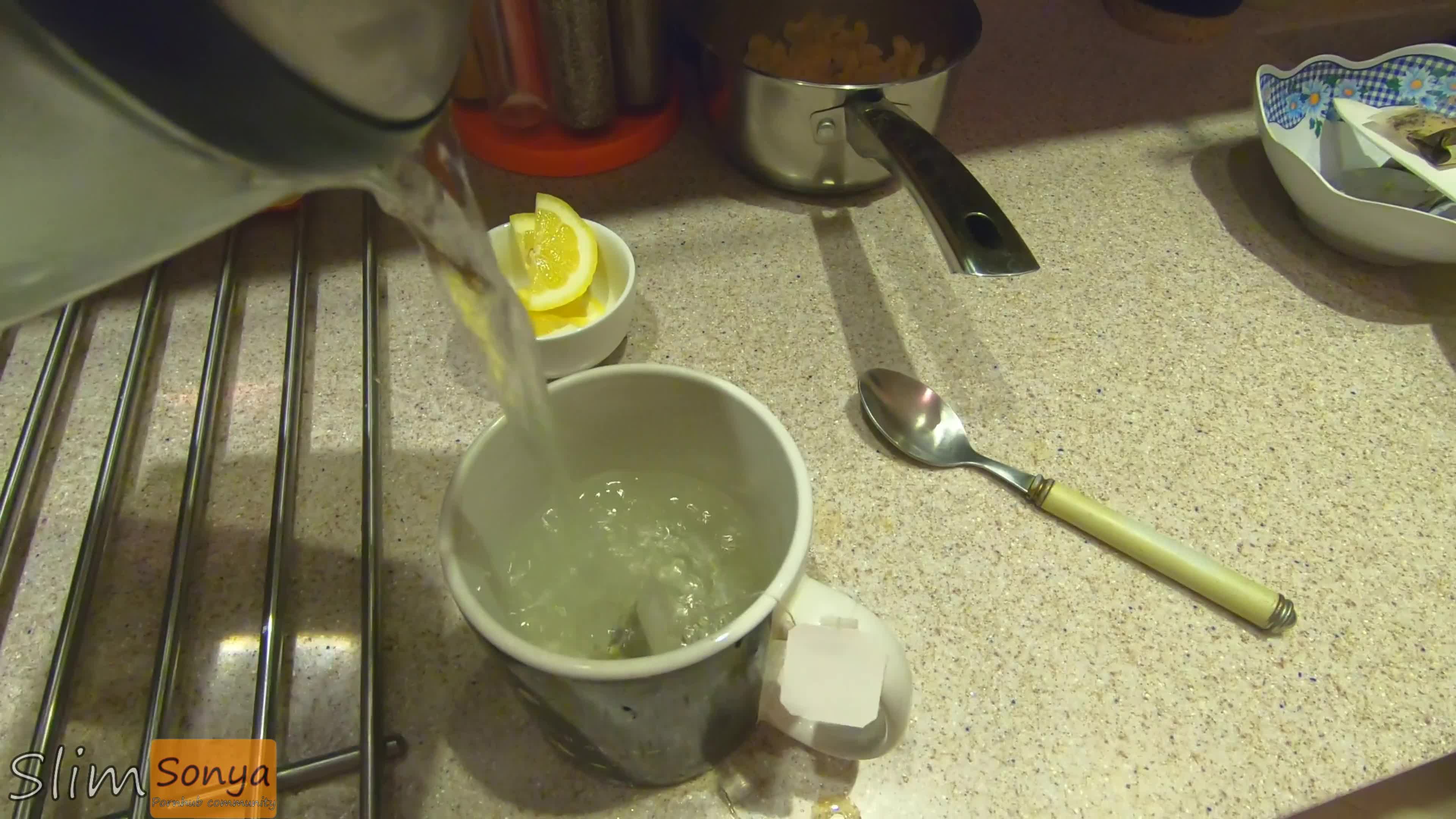 Theguyfuckedhisstepsisterintheasswhileshewatchespornhub!