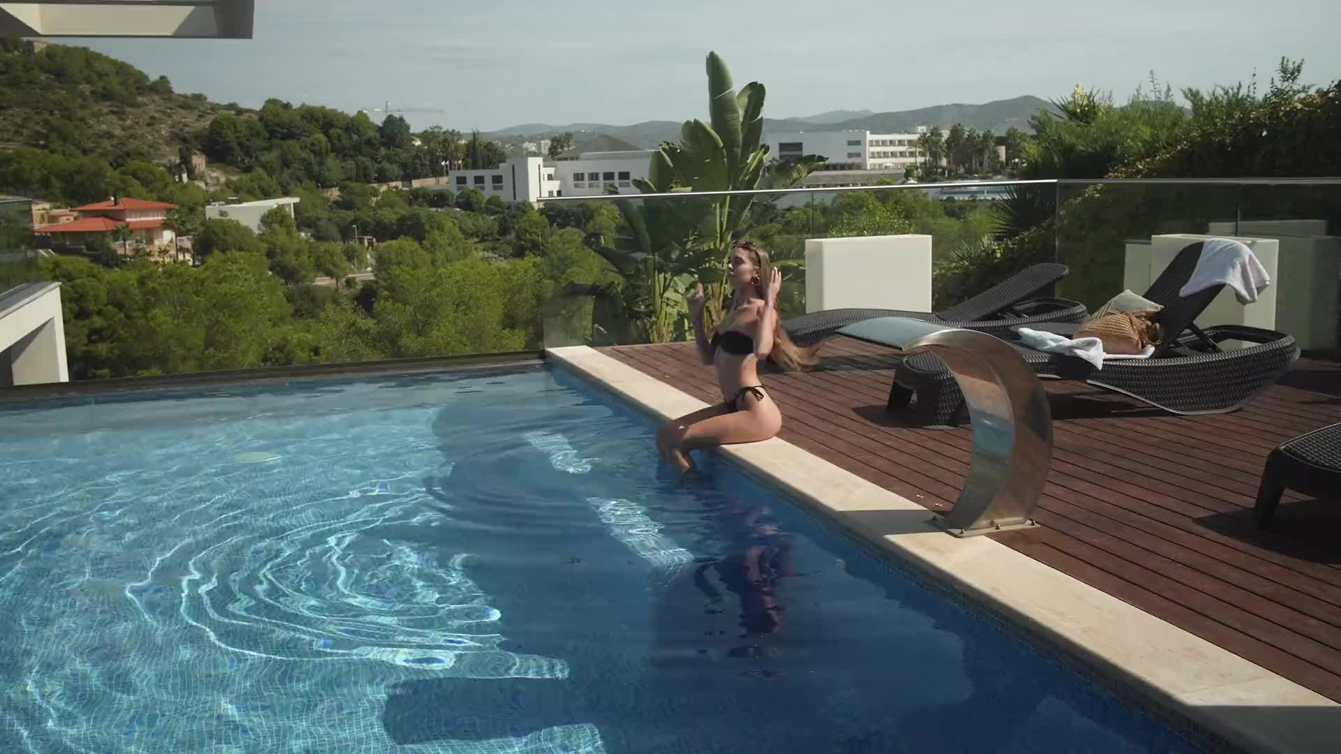 swimming-pool-threesome-en-s137171-v117171-1080p_full_mp4