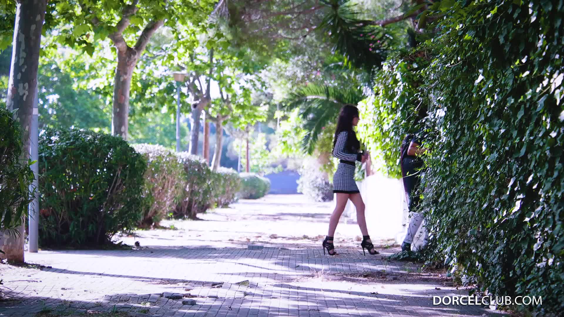 she-turns-me-on-en-1080p_full_mp4