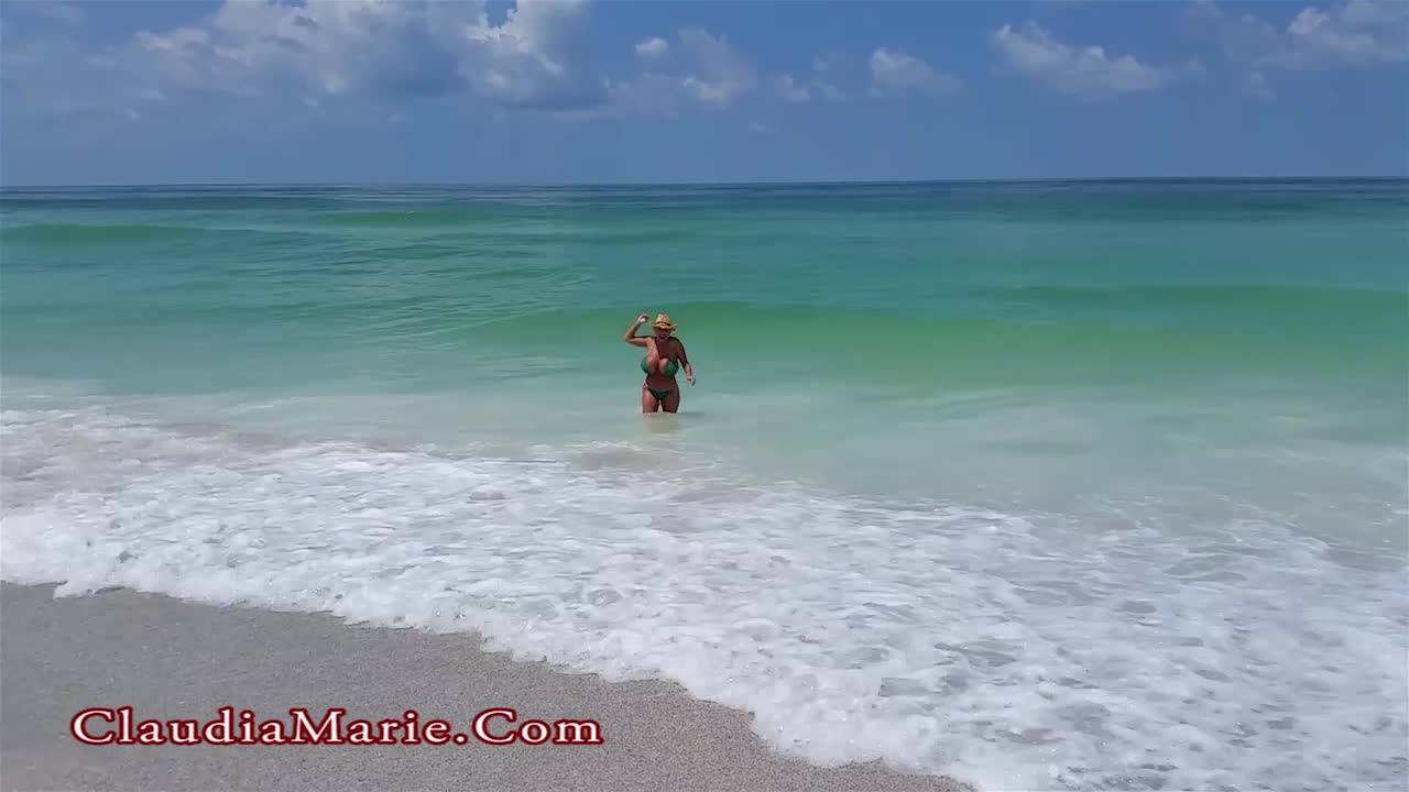 claudiamarie.14.08.13.big.tit.beach