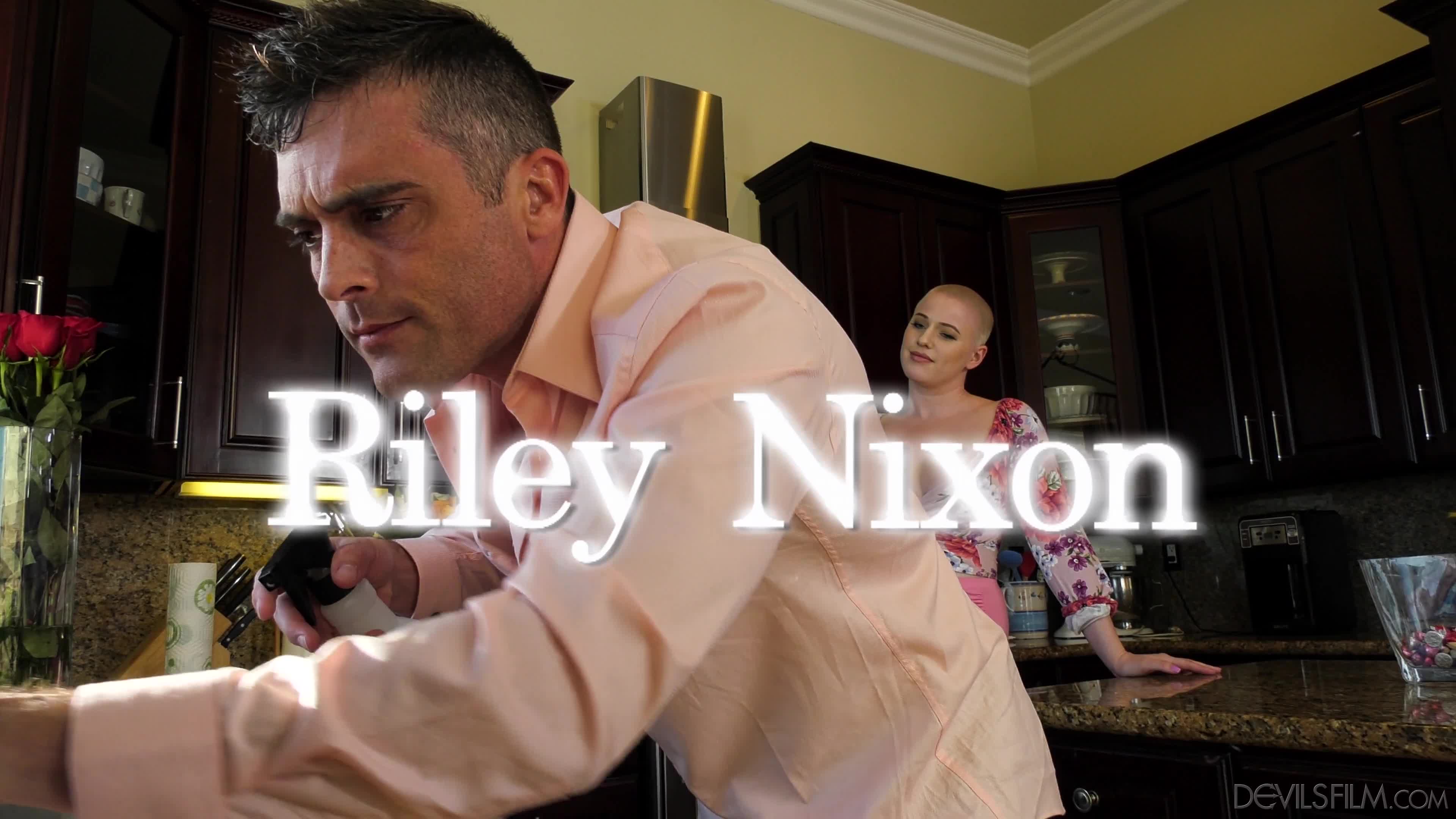 narcos-dfm-18-06-04-korra-del-rio-menage-a-trans-2-2160p