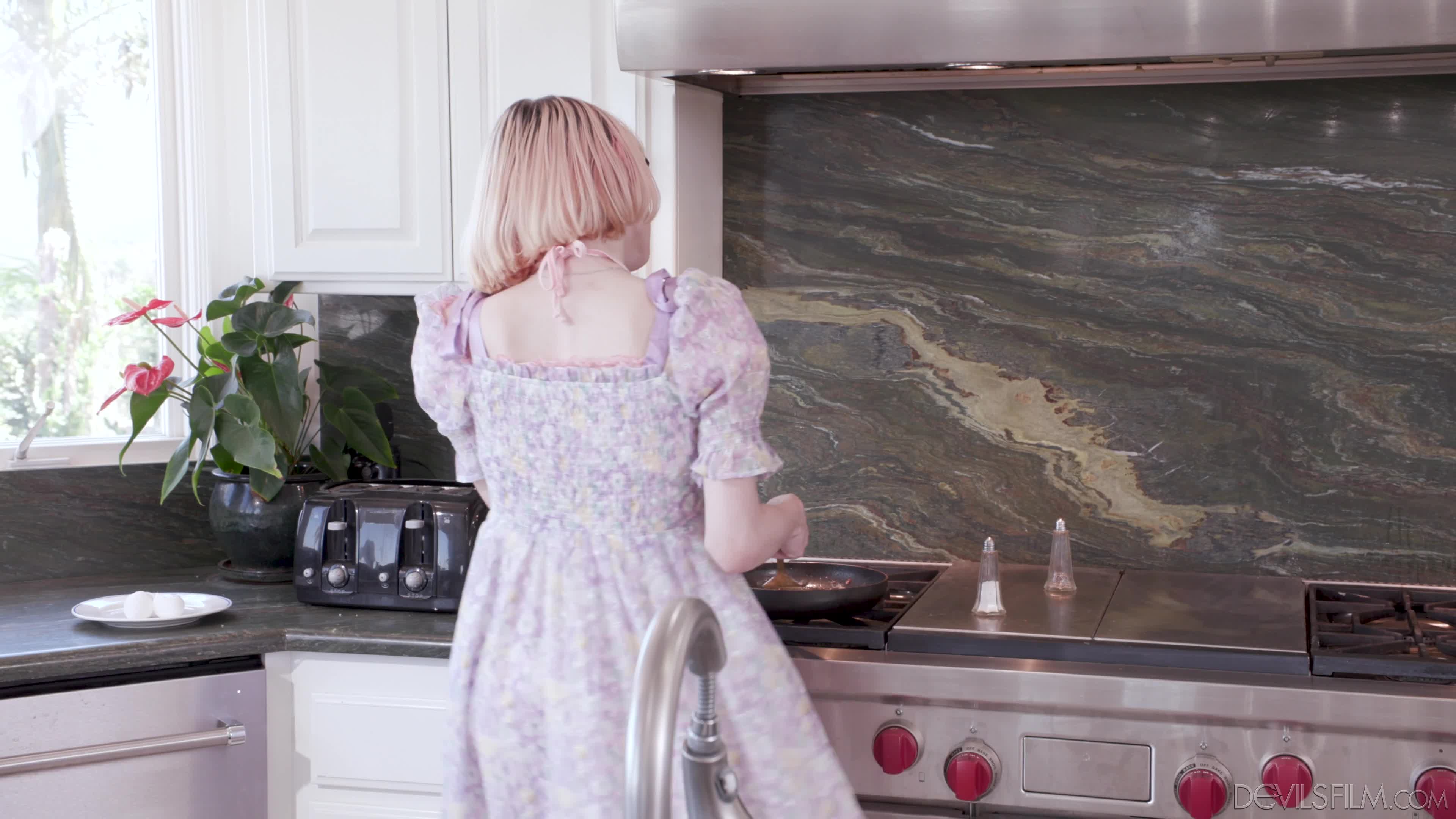 narcos-dfm-22-10-03-jamie-kelly-and-claire-tenebrarum-onlytrans-2-2160p