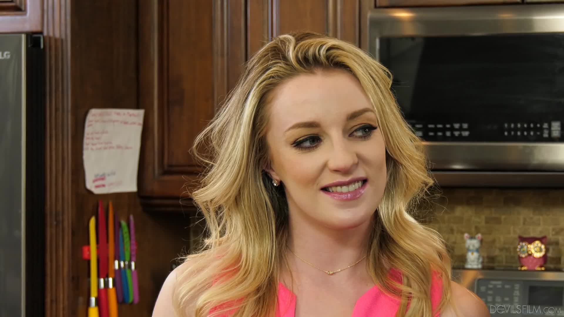 devilsfilm.19.01.11.chanel.grey.and.kate.kennedy