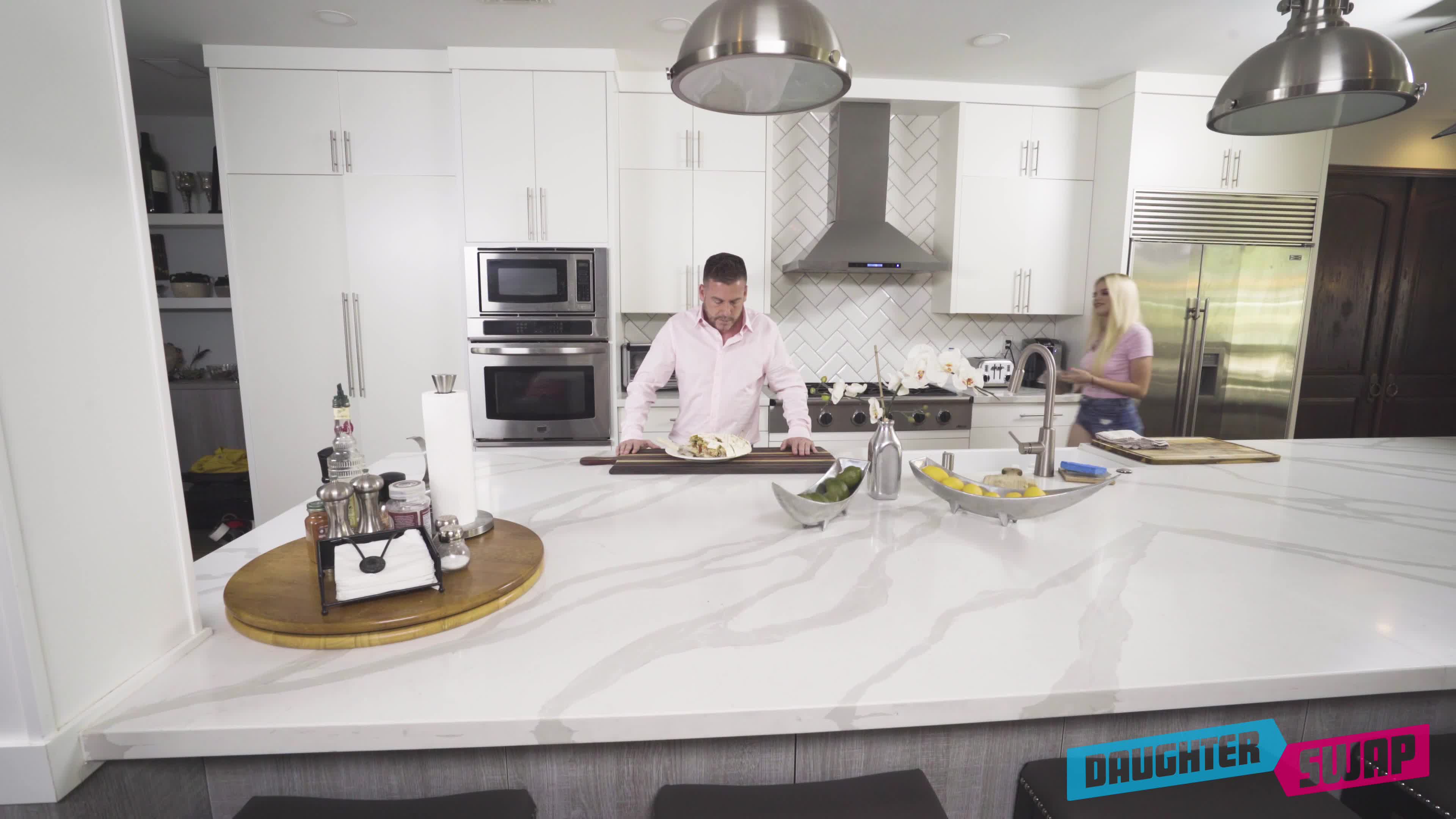 dsw.20.07.27.nikki.sweet.and.alessia.luna.family.agreement.4k