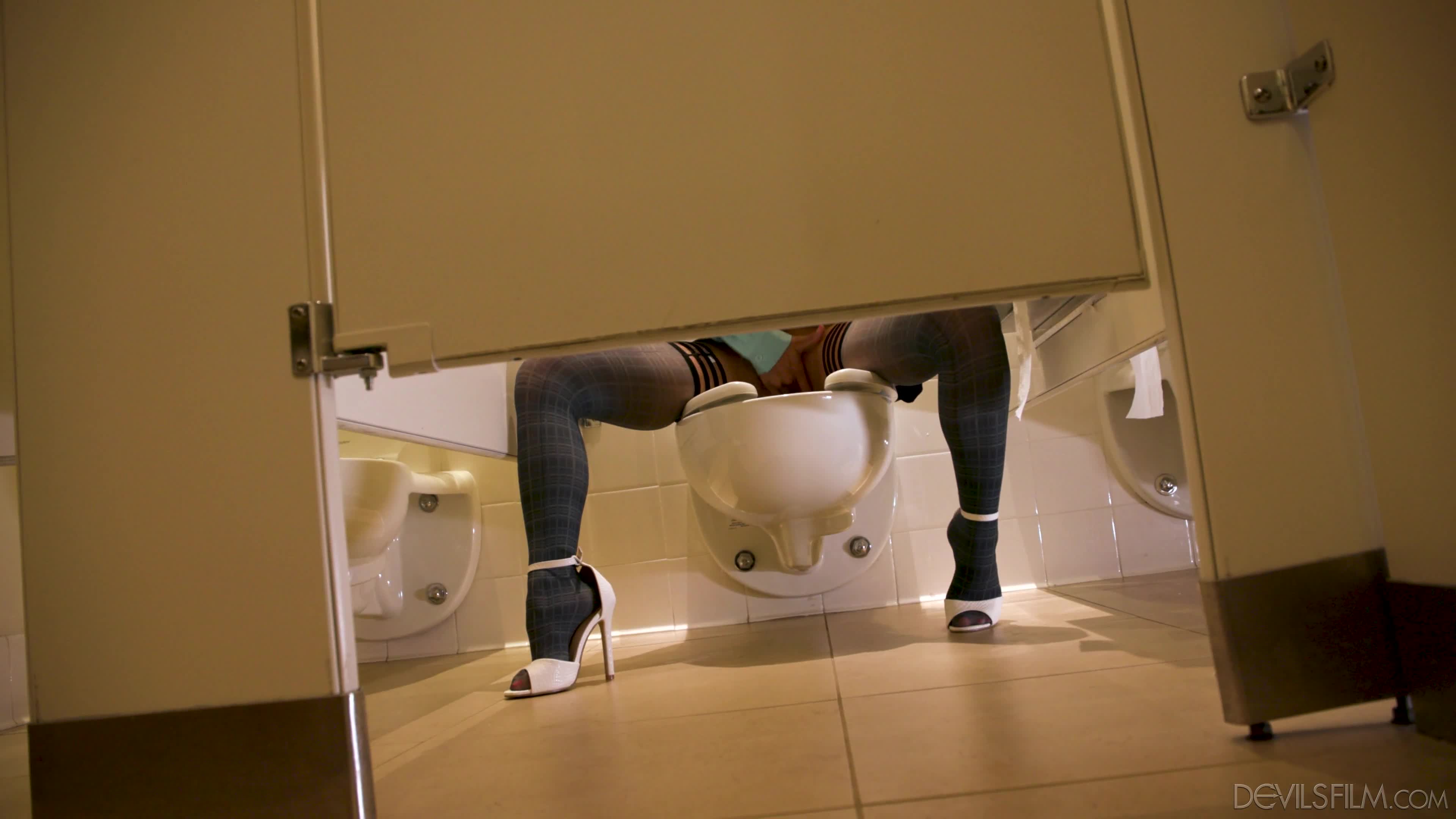 narcos-dvf-22-06-24-jesse-pony-office-assistants-2-2160p