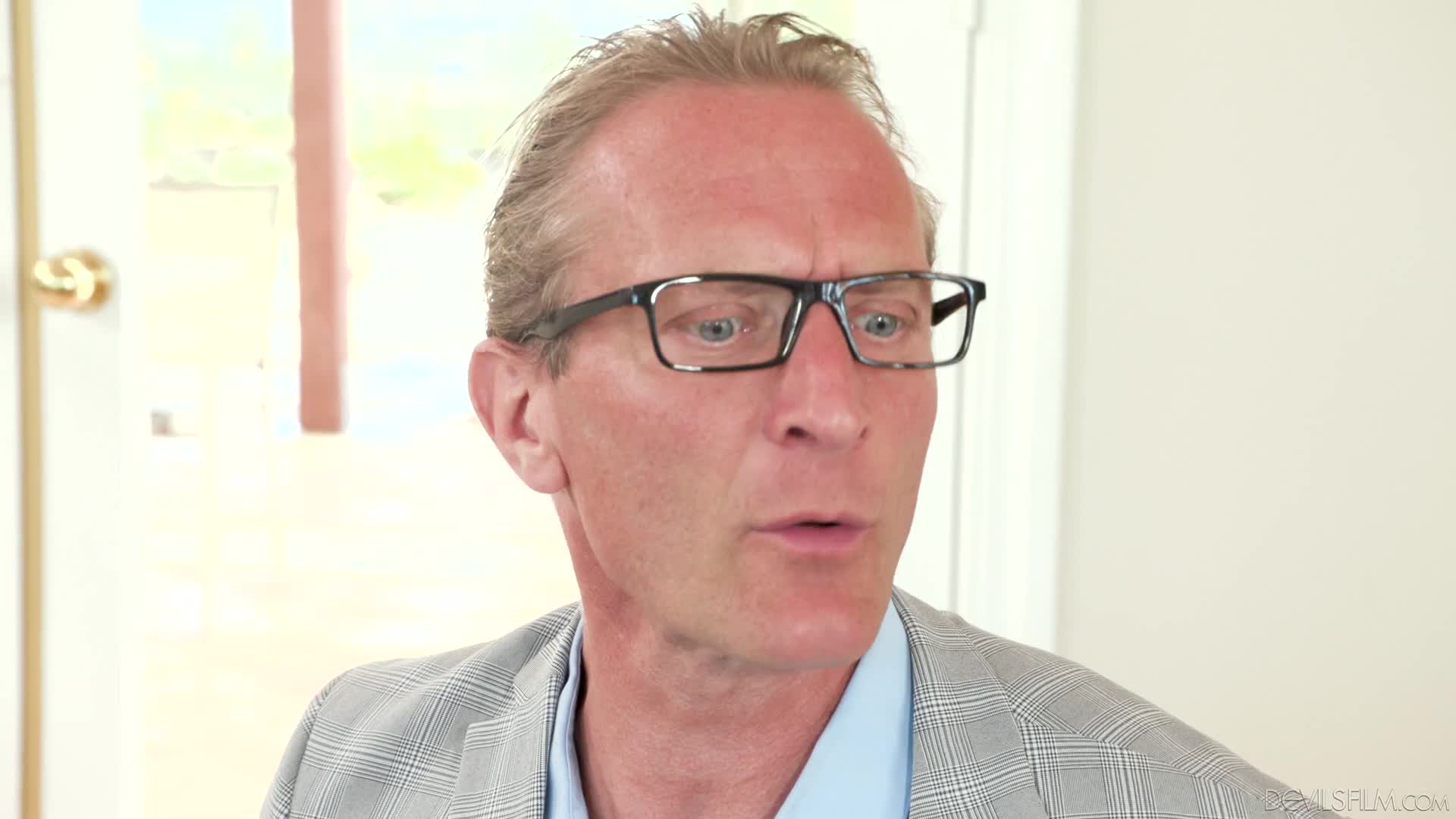 narcos-dvf-22-05-28-gia-dibella-horny-old-men-6-1080p