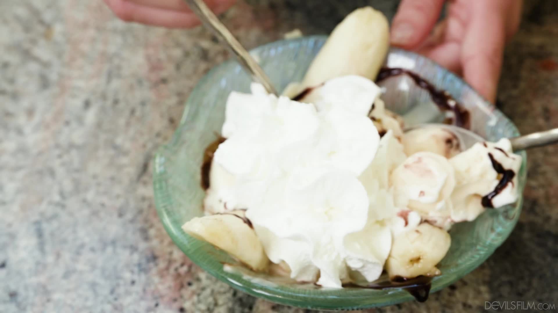 narcos-dvf-21-12-27-kiara-cole-and-paige-owens-cum-swap-cuties-2-1080p