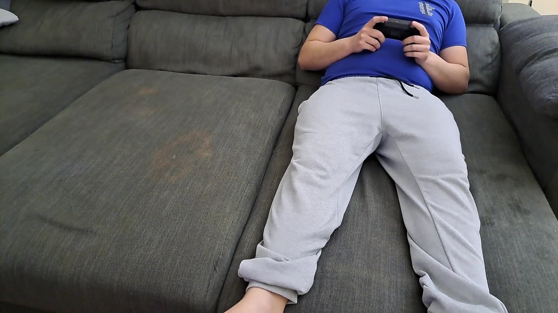 0016 - Stepsister sucks stepbrother and eats his sperm while he plays video games (6421eba8030e2)