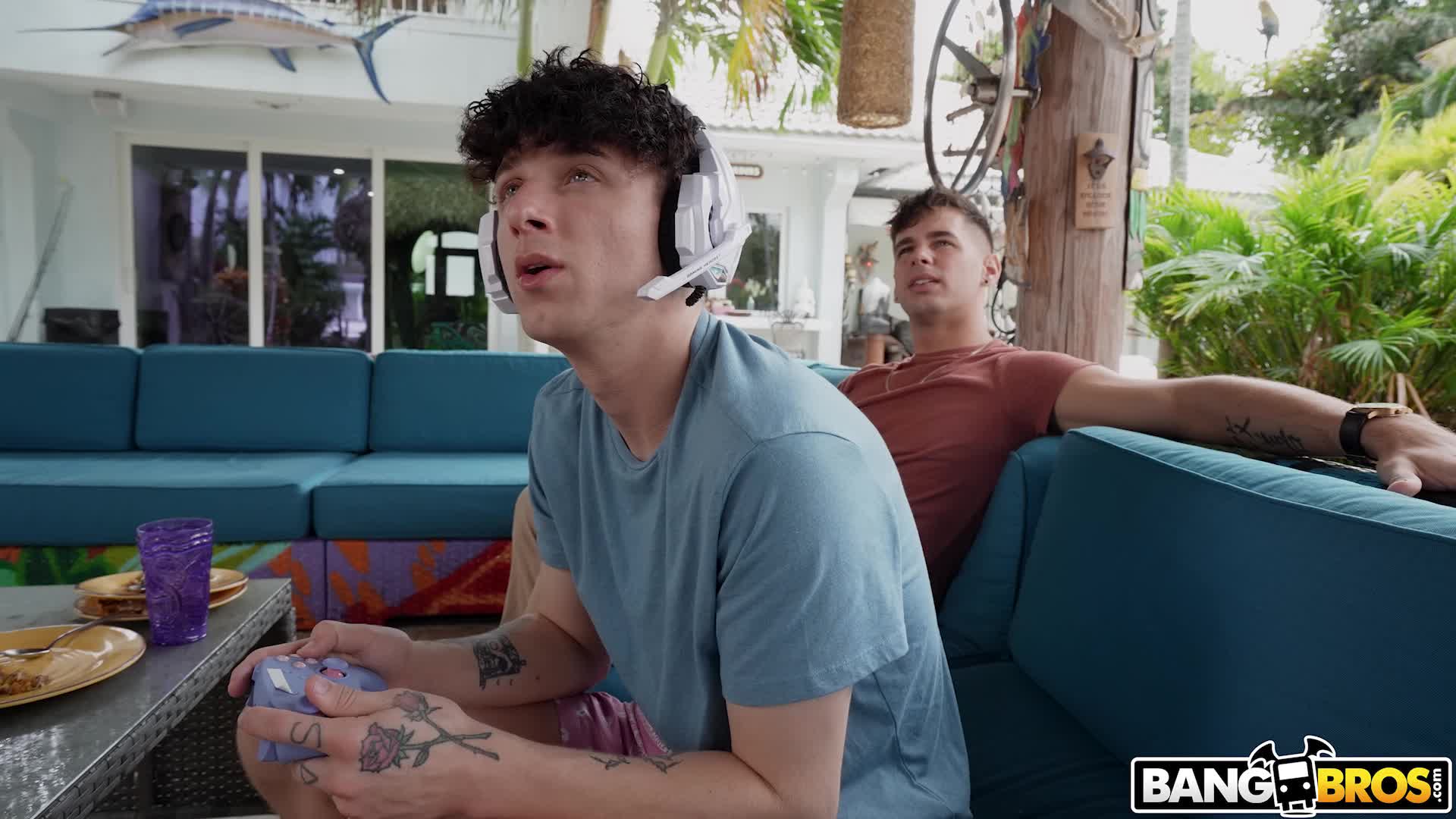 2048.cc -assparade.24.04.01.queen.rogue