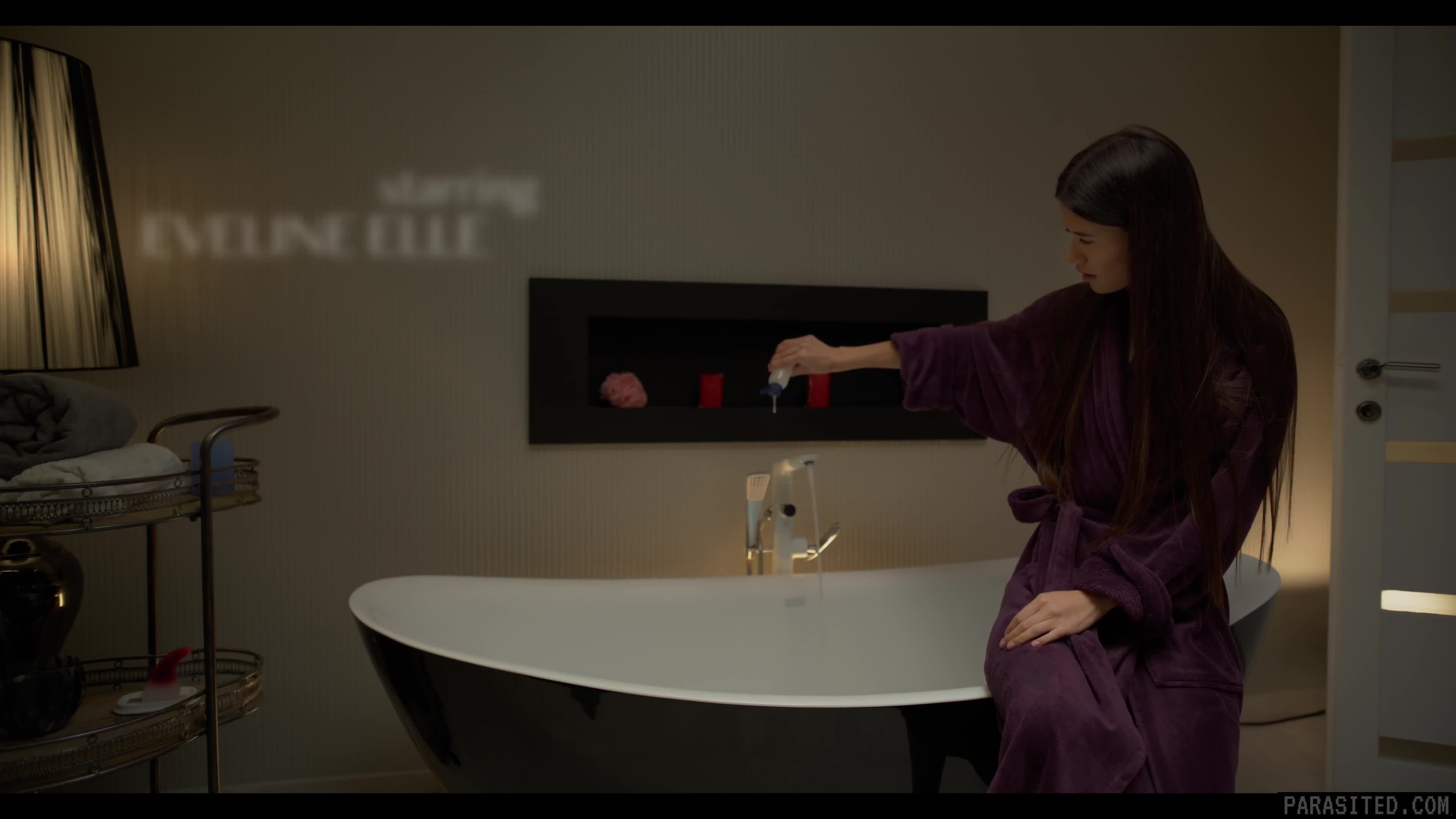 parasited.22.11.19.alissa.foxy.and.eveline.elle.bubble.trubble.4k