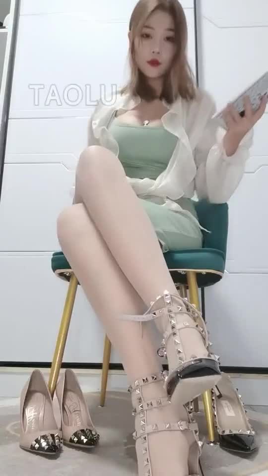 【白桃S】090 第一视角-铆钉华伦天奴专场