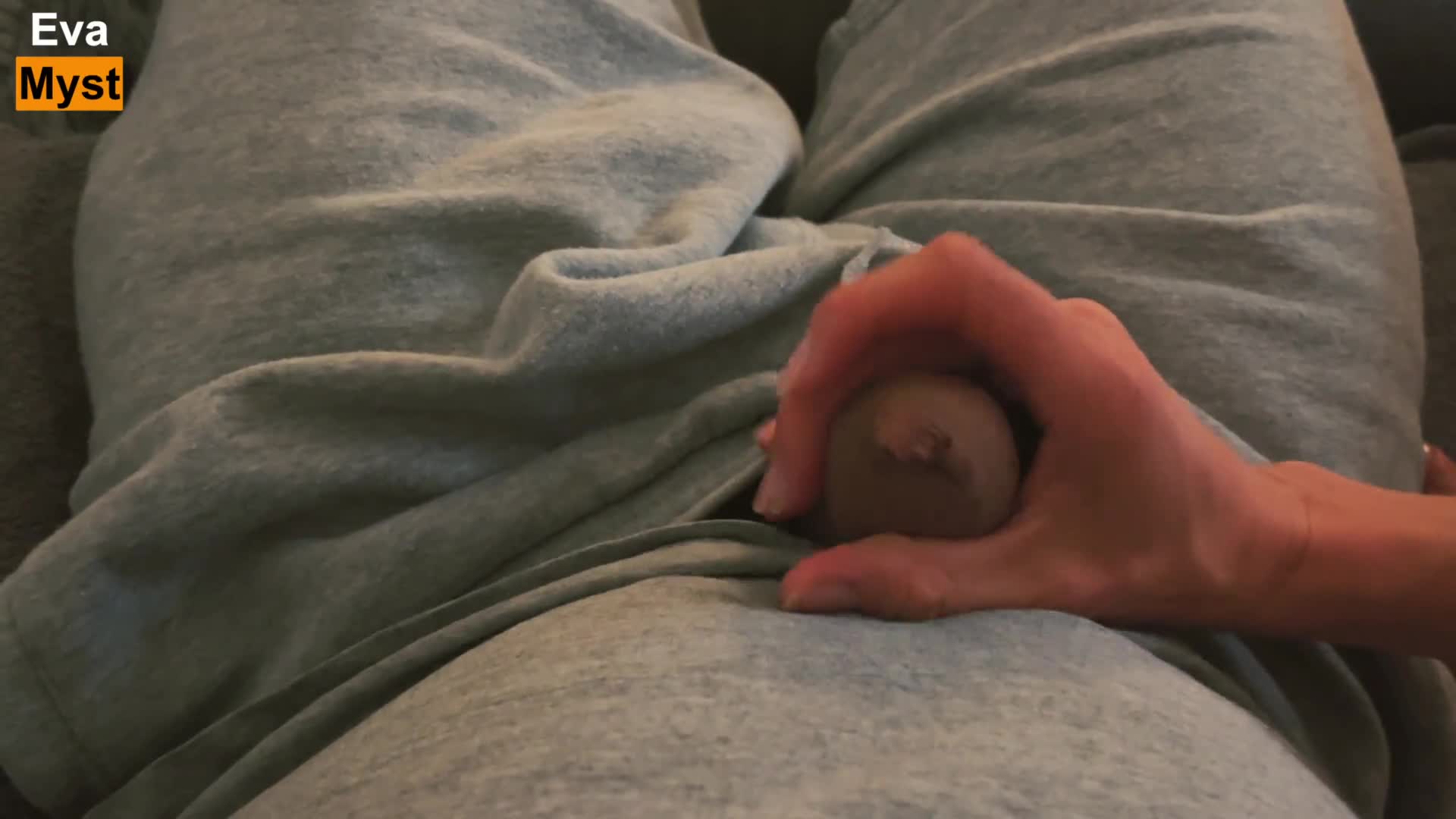 0041 - Wanted to watch a movie with my neighbor： she made me a fast handjob! Neighbour friend jerking off (ph63615bd3924e4)