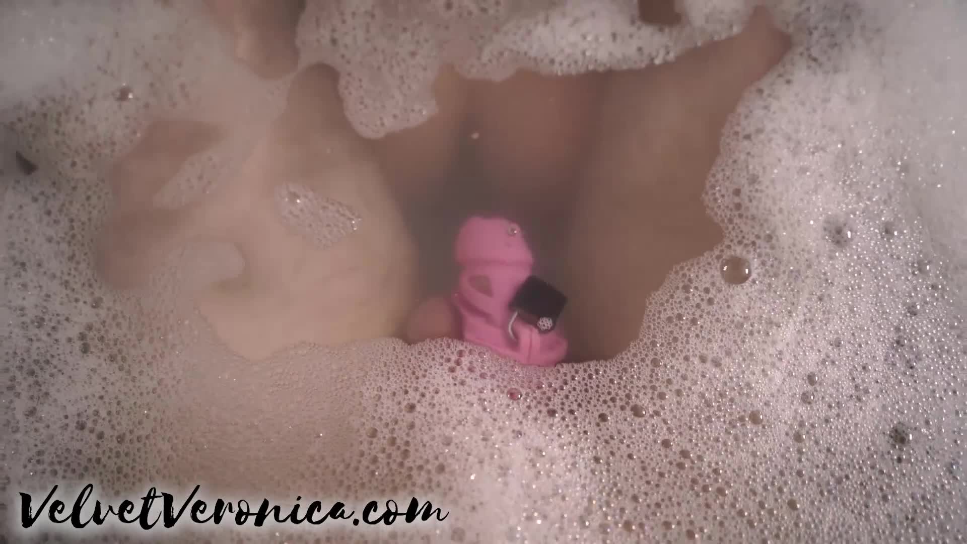 0038 - Gettin soapy! I clean his cock, but do I clean his pipes？ ;) (ph5d9bd90da3ea3)