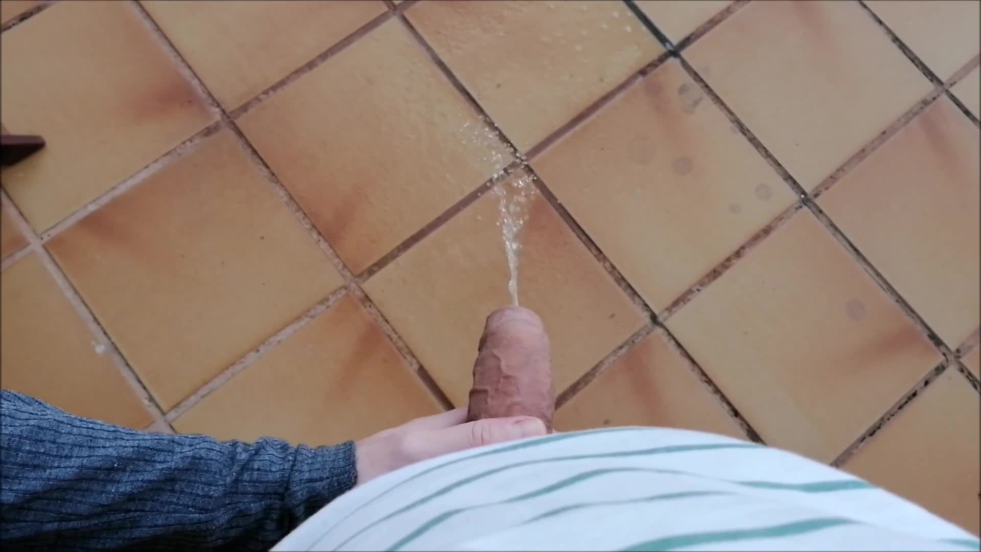 0063 - She helps me pee on the balcony in full view of everyone and ends up sucking me (ph625c03ec860d7)