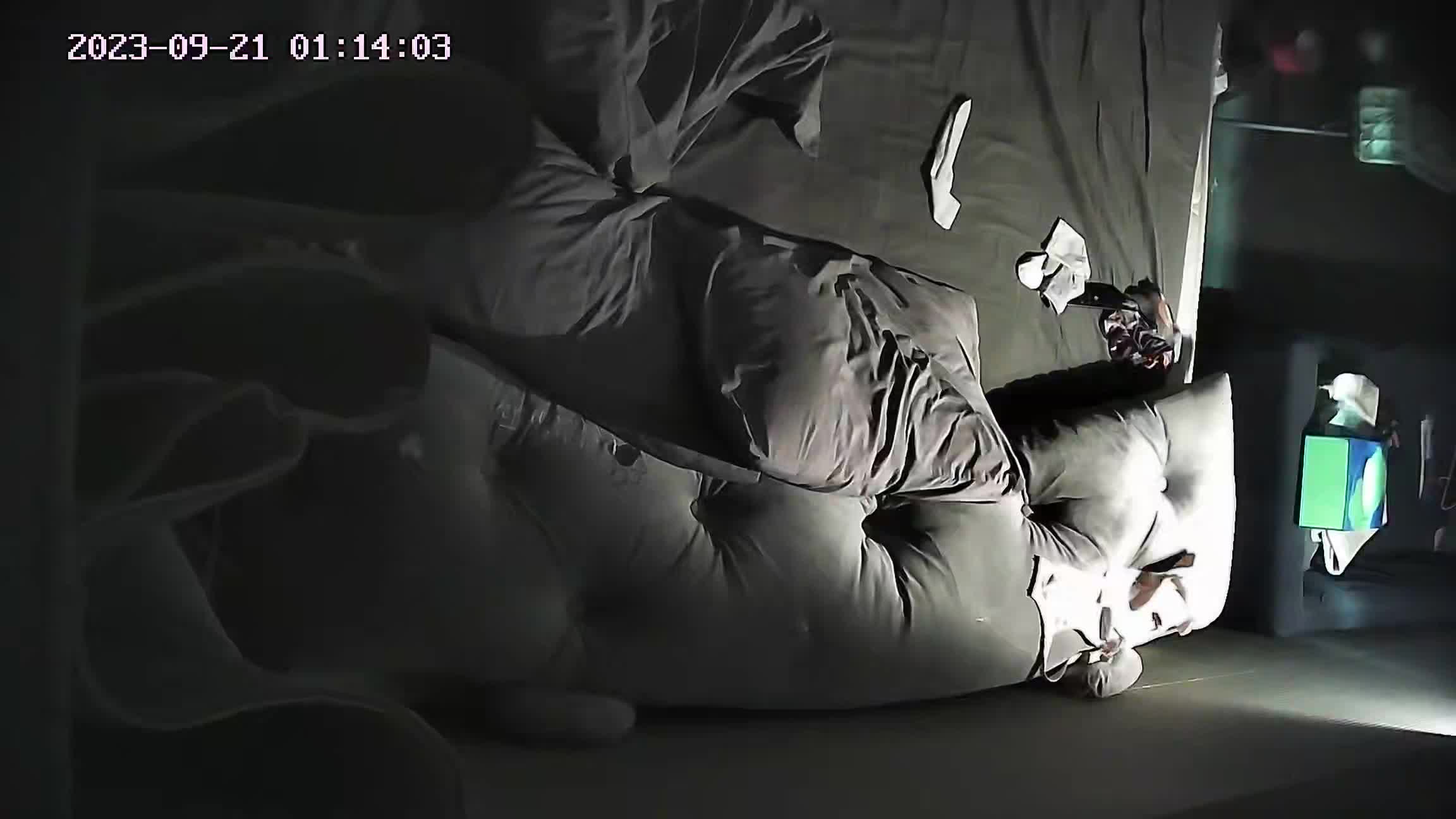 酒店偷拍♦️年轻拜金女和中年人援交 无套内射 小姐接客 被好多男的操等合集【20v】 (23)