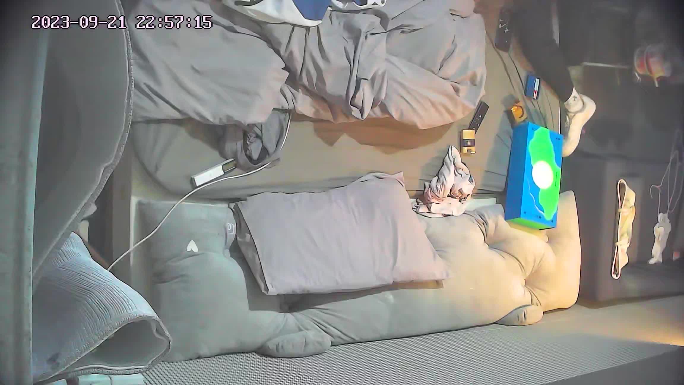 酒店偷拍♦️年轻拜金女和中年人援交 无套内射 小姐接客 被好多男的操等合集【20v】 (26)