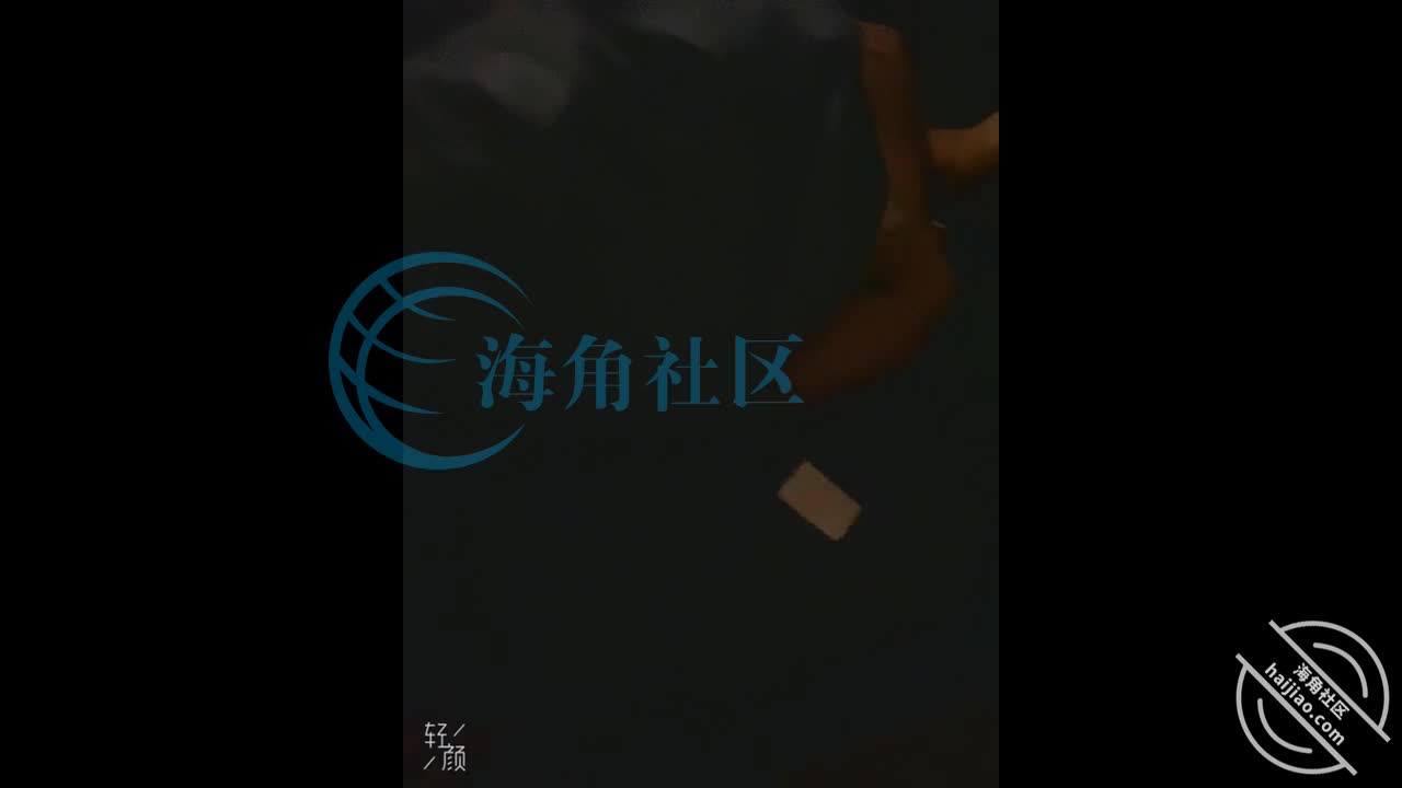 12原创_看着半裸的老姐没忍住，没想到刚进去就醒了，她想跑却被我狠狠压住[我爱我慧姐]