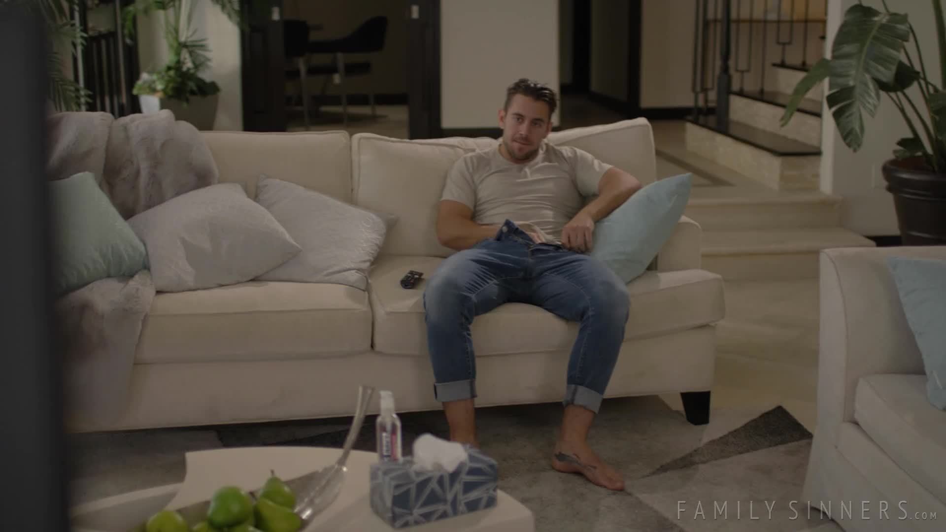 familysinners.22.06.03.lauren.phillips.family.favors