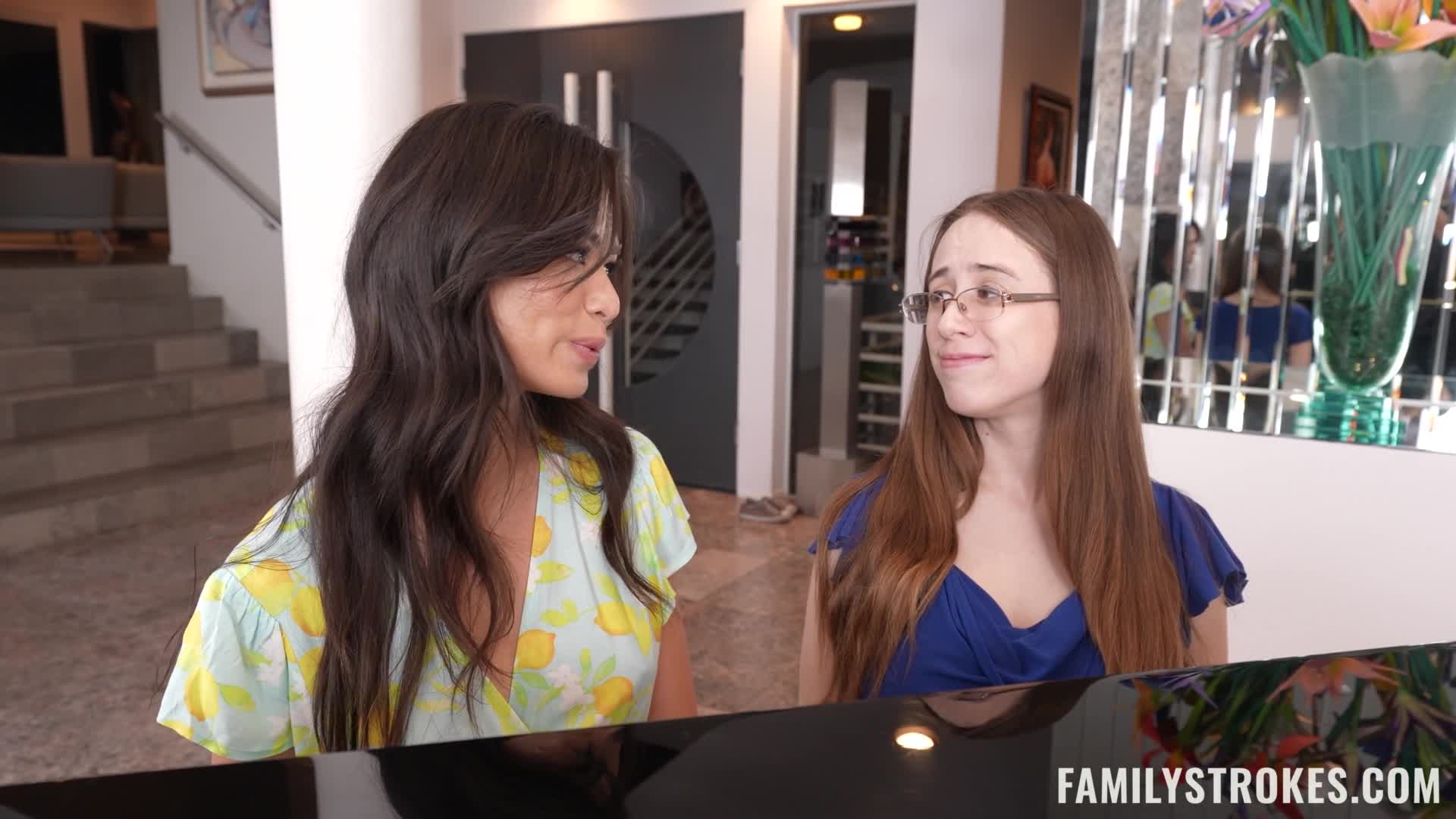 familystrokes.23.03.02.jackie.hoff.and.scarlett.alexis.piano.play