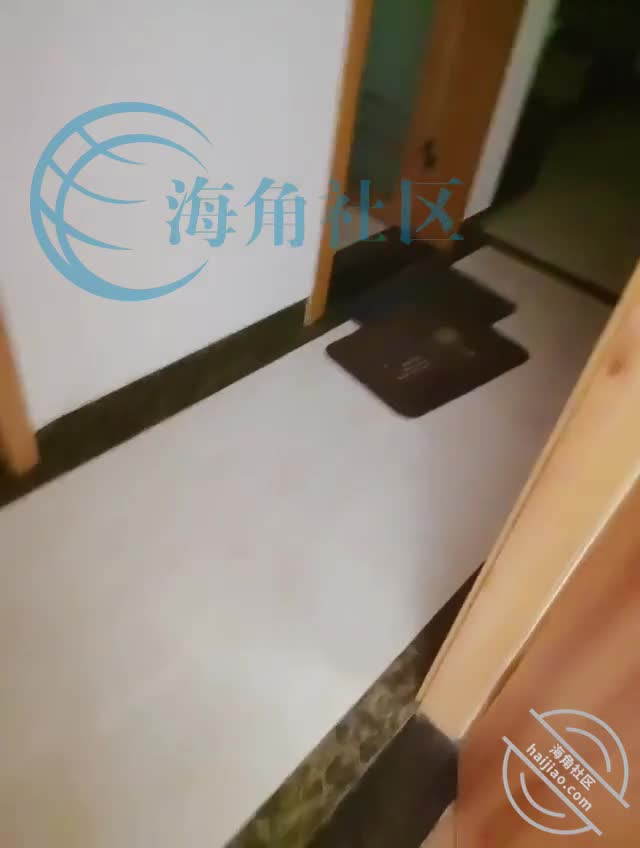 18 如愿以偿！抱着老妈试探，随着反抗越来越弱终于滑进老妈湿热的阴道！[单亲追母阿枫]