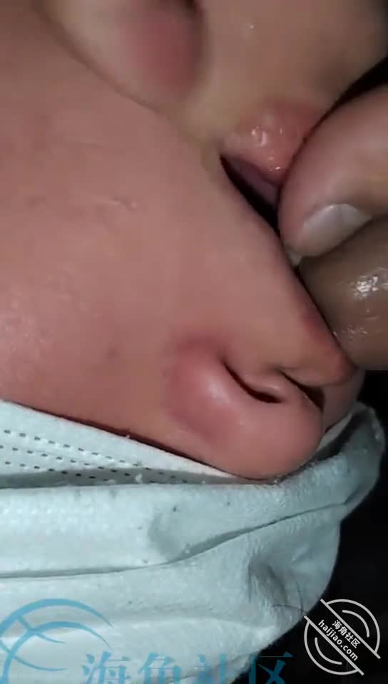 【原创8】给兄弟们展示下秘密武器的威力，成功拿下房东女儿，这波怎么说？[和欣怡小萝莉的日常]