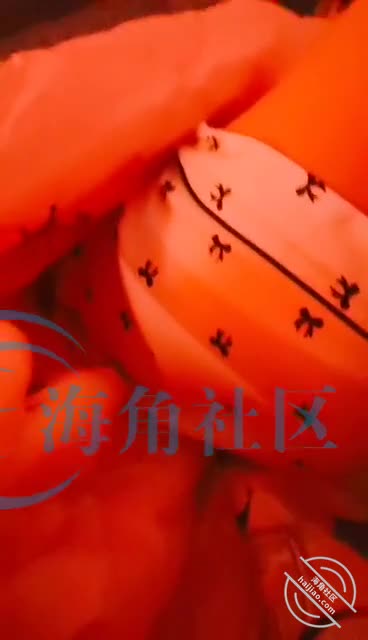 颜射 高潮不断，浓浓的精液终射朋友妻骚妈满脸，犹如打桩机调教母女花[合租朋友妻]