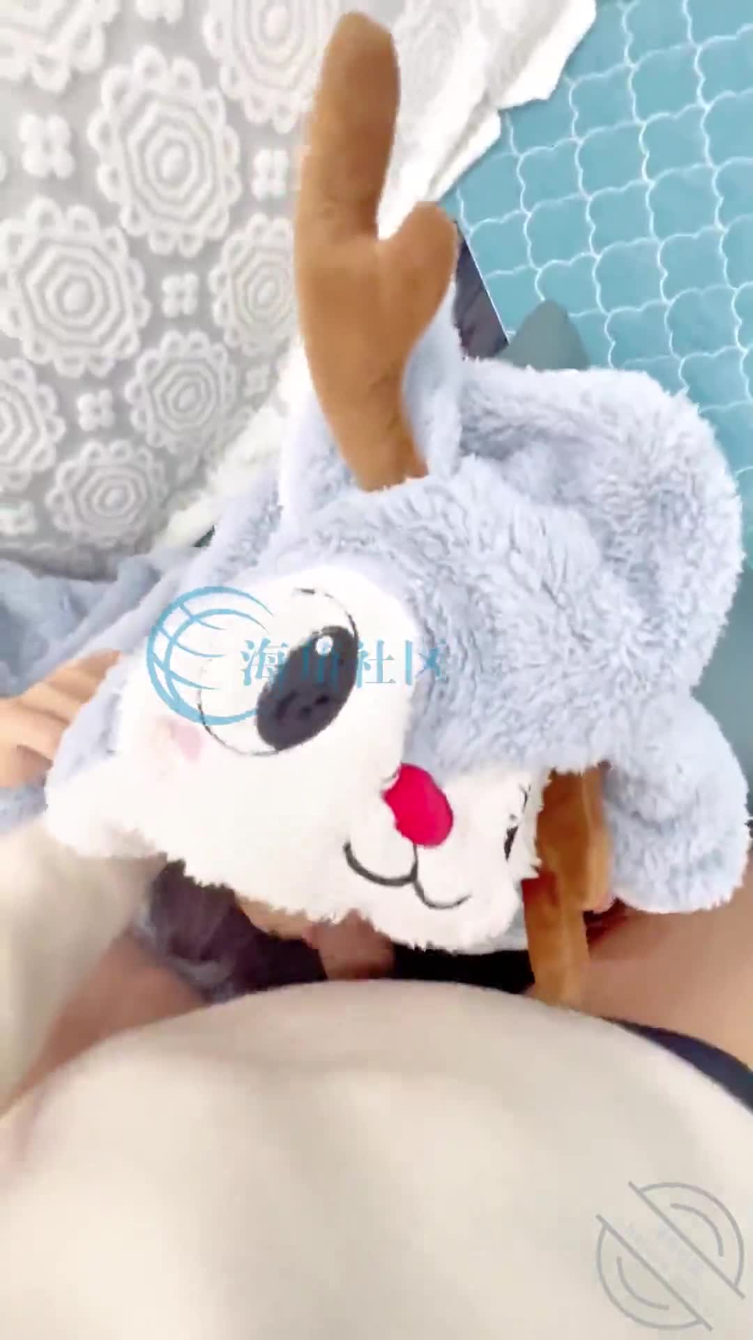 【海角超清原创】给20岁的亲妹妹在沙发上按摩，按出汁液后顺势插进她的蜜穴[爱新觉罗 · 兄妹]