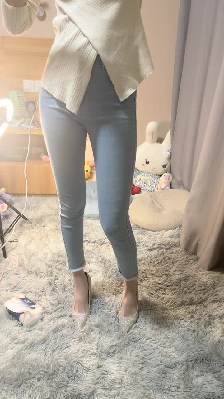 2021.11.29【初恋的香味】计时房，每分钟28金币，极品女神双飞场，双姝争艳人气登顶，专业黄播团队，香艳刺激淫靡佳作