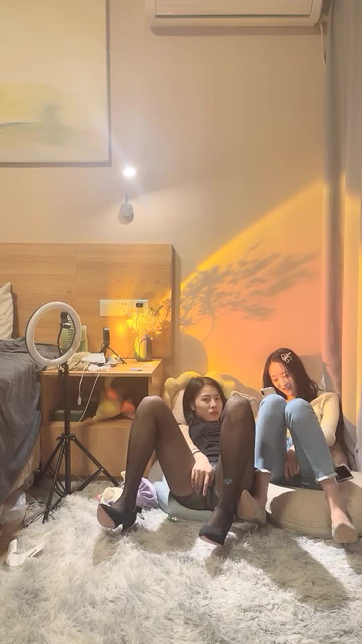 2021.12.3【初恋的香味】门票399，萝莉御姐极品身材，蜂腰翘臀，玉体横成，佳人相伴男人巅峰享受，收益过万香艳佳作