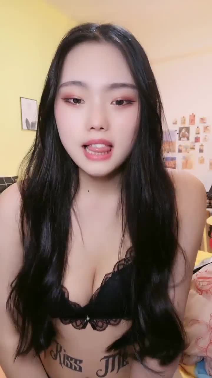 极品阴环纹身妹【小六六】逼上打环，唇钉~跳弹自慰超级骚！【16v】 (15)