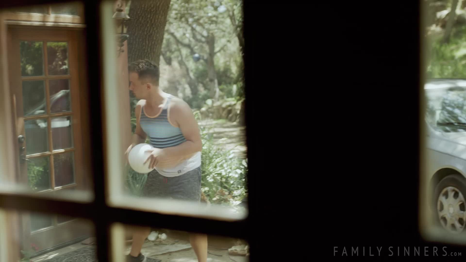 familysinners.20.09.25.kit.mercer.whos.really.in.charge