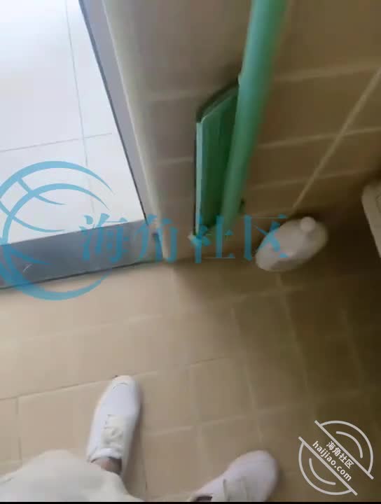 (86)一回来就被干了，趁嫂子洗碗在厨房上内射嫂子！紧张刺激[我的长腿嫂子丝袜控]