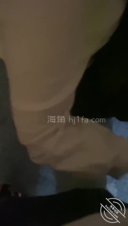 嫂子来姨妈了，实在难受叫嫂子帮口，全吞了！说美容养颜！[我的长腿嫂子丝袜控]