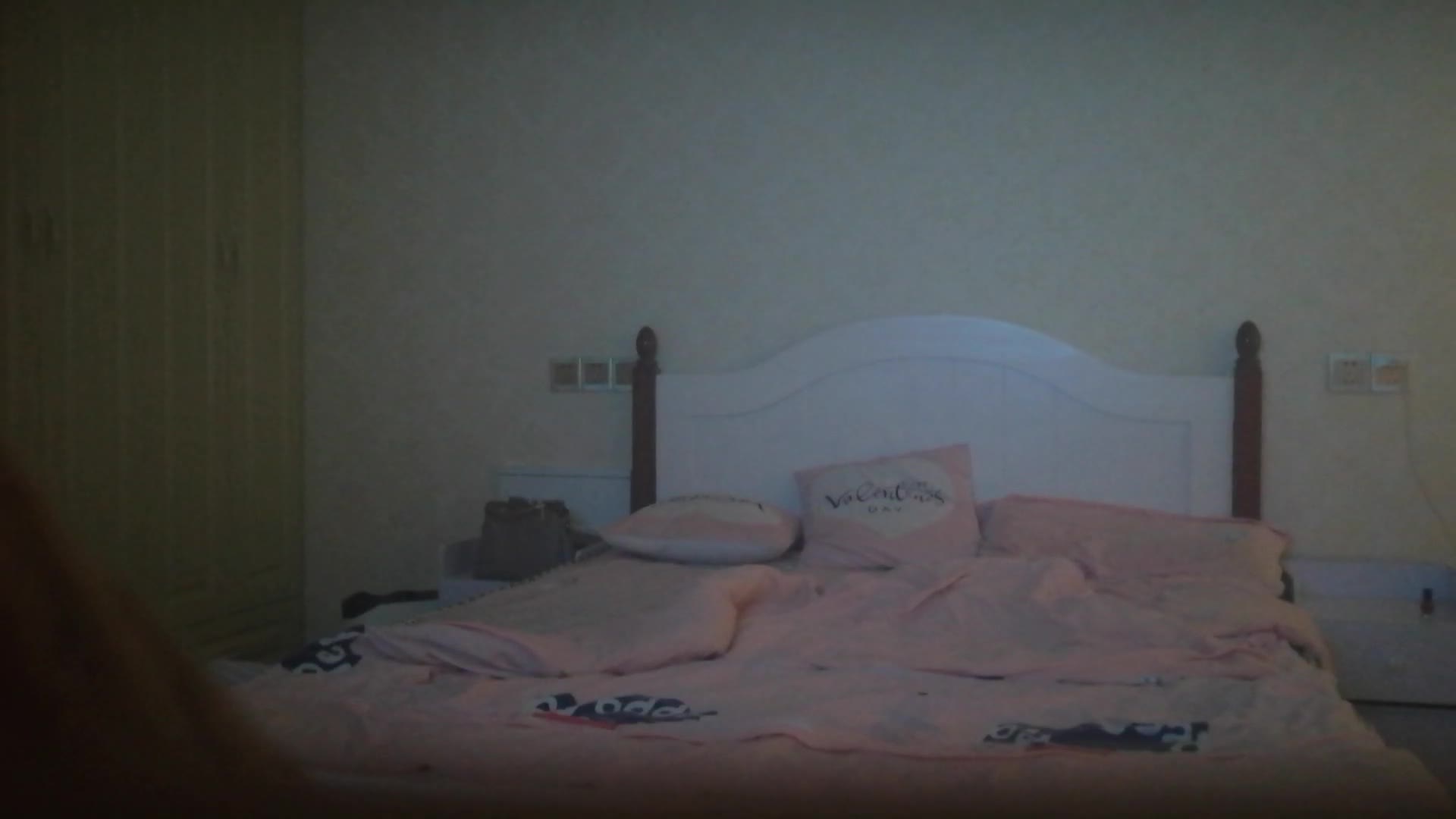 黑玫瑰伪娘_遇上了麻烦_·_肌肉男很精翻车系列，察觉出了什么但又保持礼貌，最后来了发口爆！.mp4