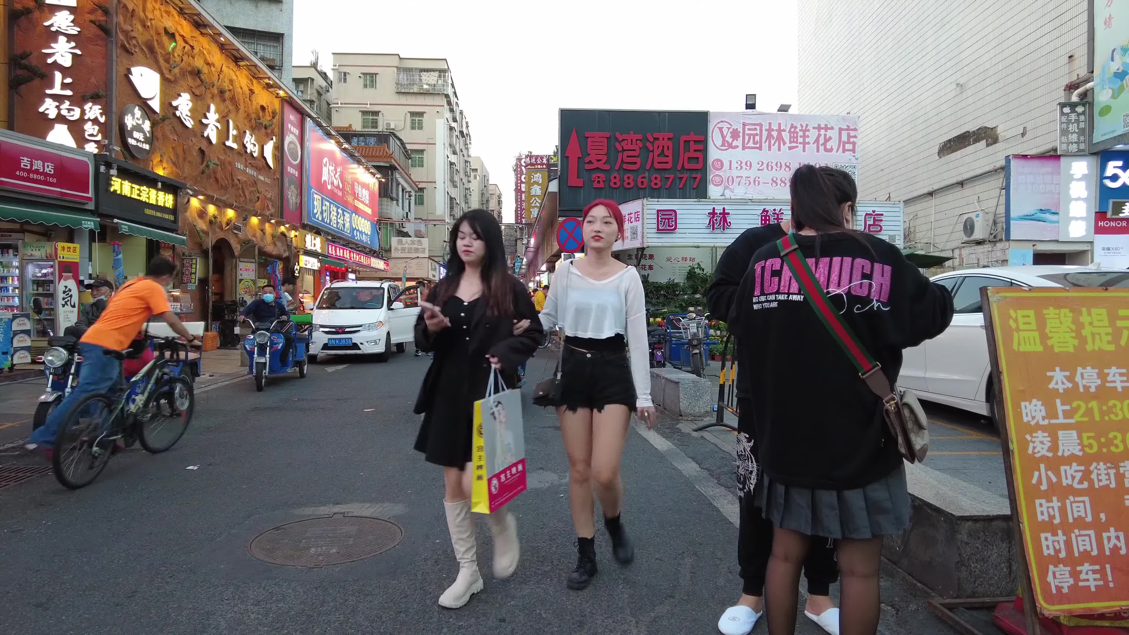 4K街拍珠海市 珠海最大夜市夏灣夜市 最大酒吧街海灣酒吧街 拱北口岸 南屏步行街 一起看看當前的珠海有沒有受疫情影響Zhuhai,China walk,China Street,nightlife