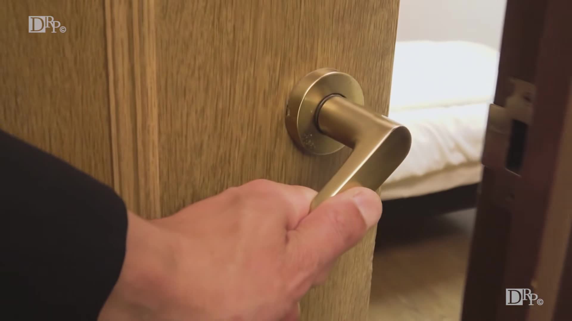 060718_697-1pon-20180607-ときめき僕だけの制服美女-白瀬ここね