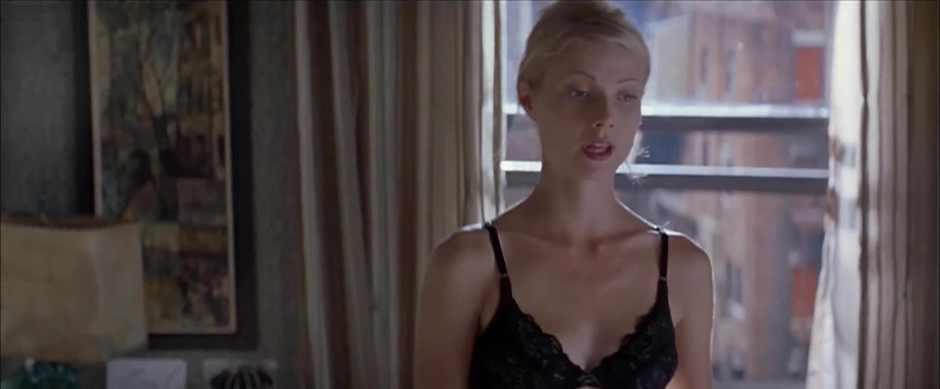 Gwyneth_Paltrow_-_Gr...e_Tube