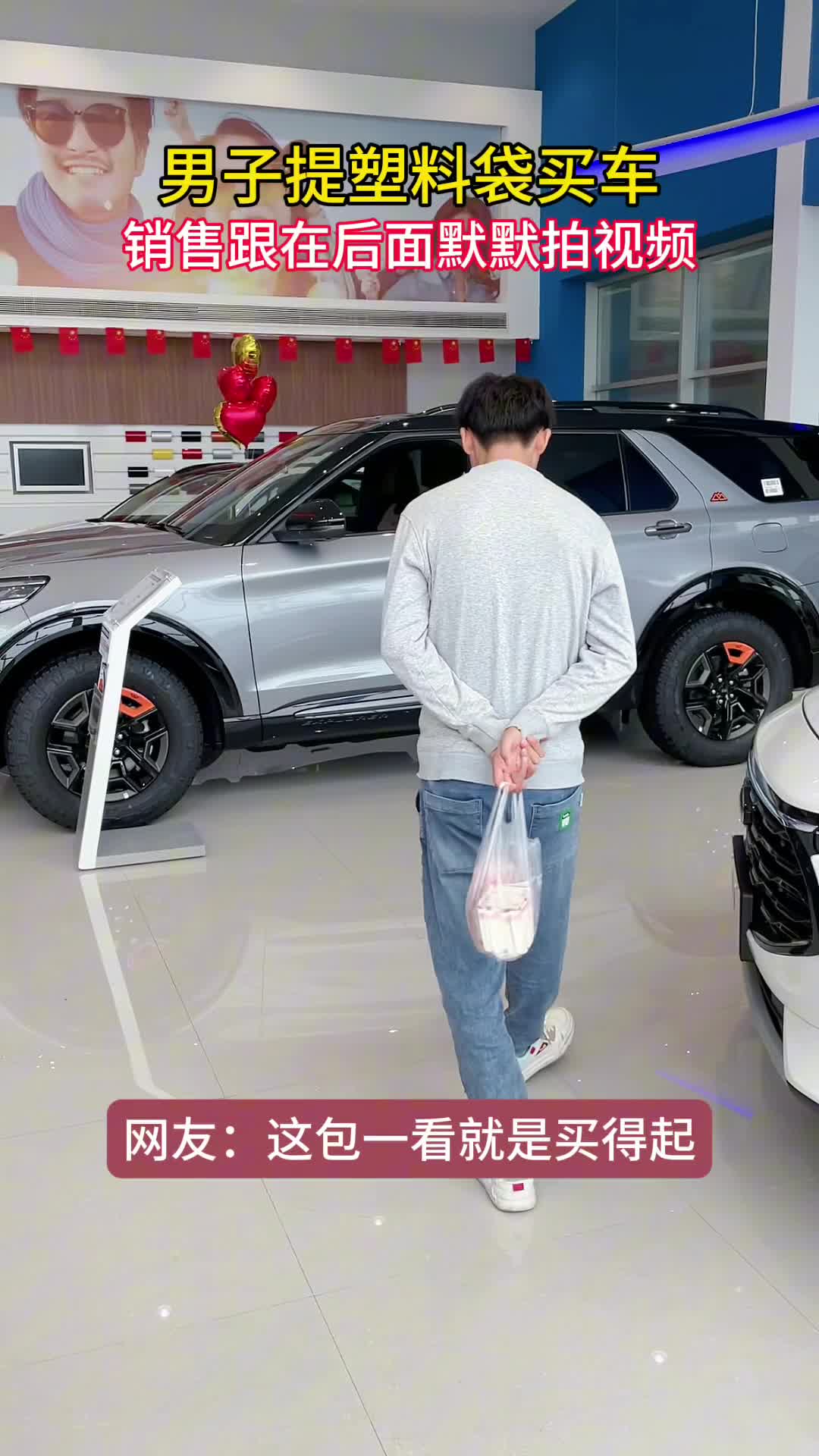 这包看着简约大气，上档次，一看就是有诚意的客户！